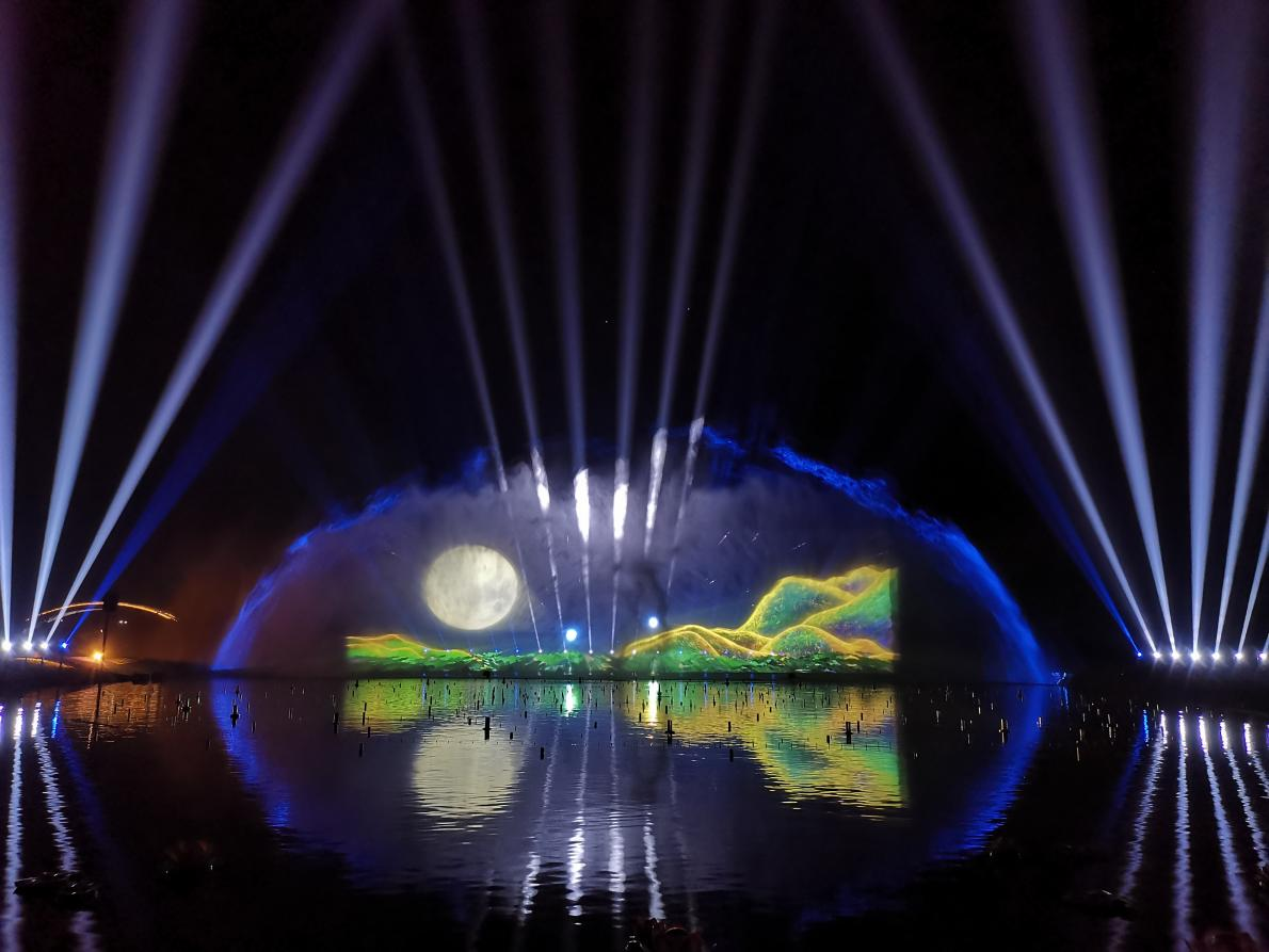 由白寶強導演的蓮花湖圣蓮華彩水水舞光影秀在達州蓮花湖上演(圖6)